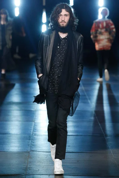 Look 50